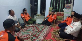 Kang Irwan Jenguk Relawan PKS Jatim di Lokasi Bencana