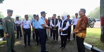 Hijaukan Kawasan Arjuno-Welirang, Gubernur Khofifah dan TNI AU Tebar 1.544,4 Kg Benih Tanaman