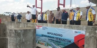 Buka Jalur Ekonomi Masyarakat, Plt Bupati Nganjuk Marhaen Jumadi Lakukan Impounding Waduk Semantok