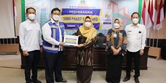 Bantu Masyarakat Sekitar Koridor Jalan Tol, PT JSM Serahkan 1.000 Paket Sembako ke Pemkab Gresik