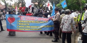 Ratusan Honorer K2 Pamekasan Demo Tuntut Jadi ASN