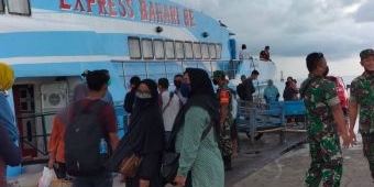 Arus Balik di Pelabuhan Bawean, Hari Ini Penumpang Umum,  11-12 Mei Santri Mahasiswa