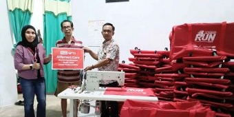 Alfamart Beri Bantuan ke Perajin Intako