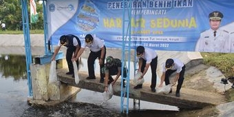 Peringati Hari Air Sedunia, Pemkab Lamongan Tanam Pohon dan Tebar Benih Ikan di Waduk Tuwiri