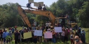 Puluhan Warga Desa Rejoagung Unjuk Rasa, Tolak Galian C