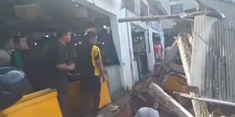 Pelataran Pasar Baru II Tanjungpinang Roboh, Satu Anak Terjepit di Reruntuhan Bangunan