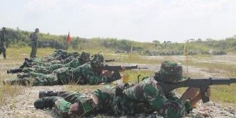 Uji Ketangkasan, Ratusan Personel Kodim 0811 Tuban Latihan Menembak