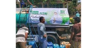 Warga Lumbang Kekeringan, Hari ini Neng Fitri Distribusikan 12 Tangki Air Bersih