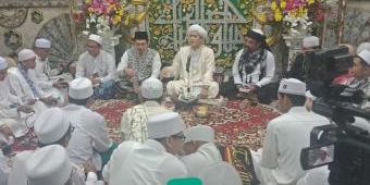 Tak Pernah Bicara, Master Limbad Ikut Bersalawat di Surabaya