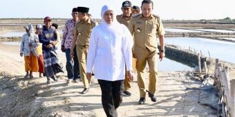 Khofifah Rumuskan Solusi Strategis Atasi Anjloknya Harga Garam