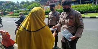 Antisipasi Penyebaran Varian Omicron, Polres Batu Lakukan Operasi Yustisi