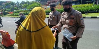 Antisipasi Penyebaran Varian Omicron, Polres Batu Lakukan Operasi Yustisi