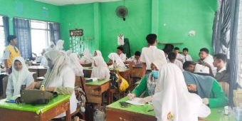 Ribuan Siswa SMAN 1 Sampang Jalani Cek Kesehatan Gratis
