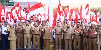 Mulai Besok, Gubernur Khofifah Ajak Masyarakat Kibarkan Bendera Merah Putih