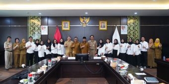 Saksikan Teken Perjanjian Kerja Tenaga Layanan Kesehatan, Wali Kota Batu Tekankan Profesionalitas