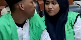 Cinta Sehidup Semaling, Pasutri Pelaku Curanmor Lepas Rindu Dengarkan Dakwaan JPU di PN Surabaya