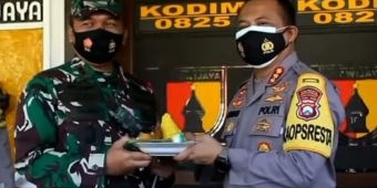 Peringati HUT ke-72 Kodam V/Brawijaya, Kapolresta Banyuwangi Beri Kejutan Dandim 0825​