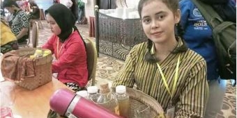 Populerkan Jamu Tradisional, Gadis-Gadis Milenial Ikuti Lomba Jamu Gendong