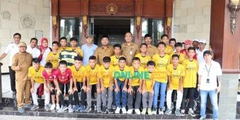 Bupati Gresik Lepas Kesebelasan U-13 dan U-15 Piala Soeratin di Banyuwangi