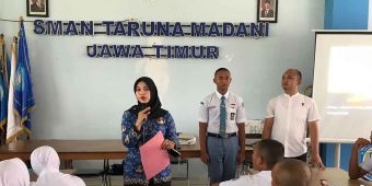 Polres Pasuruan dan BNNK Edukasi Bahaya Narkoba ke Pelajar SMAN Taruna Madani