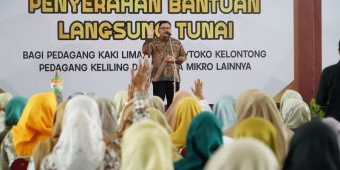 Ratusan Guru Non ASN di Kediri Terima Bantuan Modal Usaha dari Bupati Dhito