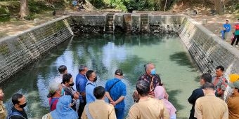 Selidiki Ambruknya Panggung di Atas Sumber Air Towo, Kapolres Kediri Cek Lokasi