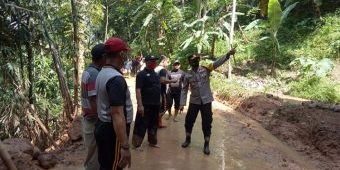 Kapolres Ngawi Kunjungi Lokasi Longsor di Desa Hargosari