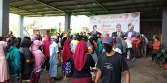 Jelang Lebaran, Anggota DPRD Jatim H Satib Bagikan 5.000 Bingkisan kepada Masyarakat Desa