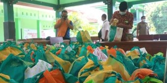 Sidak Bansos untuk Anggota Satgas Covid-19, Wabup Bojonegoro Temukan Isi Paket Tidak Sama