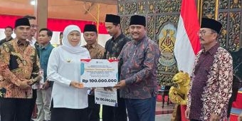 Beri Bantuan Rp7,62 Miliar di Bangkalan, Khofifah Optimis Kemiskinan Ekstrem di Jatim Turun