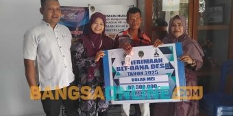 Bantu Perekonomian Warga, Kades Jetis Madiun Salurkan BLT-DD