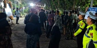 Polsek Krian Kawal Pemakaman Personel TNI