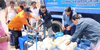 Kekeringan, PWI Lamongan Dropping Air Bersih ke Sejumlah Desa