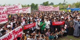 Berharap Keadilan, Ribuan Warga Lekok-Nguling Istighotsah hingga Kirim Surat Terbuka untuk Presiden