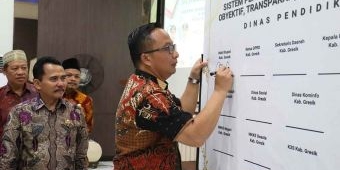 Plt Bupati Gresik Bersama Kepala Sekolah Deklarasi Larangan Pungli Penerimaan Murid Baru