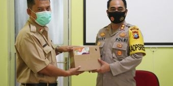 Kapolres Ngawi Serahkan Suplemen ke Pasien Covid-19 di RSUD dr Soeroto