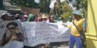 Protes Kebijakan Impor Garam, Petani di Tuban Geruduk Diskoperindag