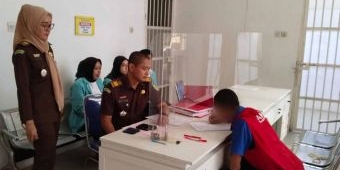 Kejari Nganjuk Terima Pelimpahan Tersangka dan Barang Bukti Perkara Pembunuhan di Desa Teken