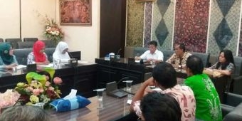 Nasib Tak Jelas, Tenaga Honorer Wadul DPRD Jatim