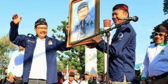 Ribuan Onthelis Meriahkan Parade Sepeda Tua di Kota Pasuruan