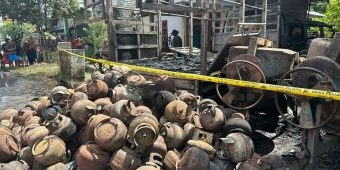 Truk Bermuatan Ratusan Elpiji di Tuban Terbakar, Dua Mobil dan Satu Sepeda Motor Terdampak