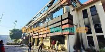 Demo di Kediri Berujung Terbakarnya Gedung Pemda, Dewan, dan Kantor Polisi