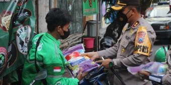 Serbuan 1 Ton Bantuan Beras Polres Blitar Kota, Sasar Ojol hingga Abang Becak