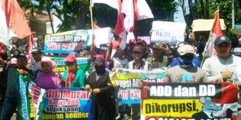 Pertanyakan Laporan Kasus Dugaan Korupsi Kades Gumirih, Pendemo Ancam Laporkan Kajari Banyuwangi