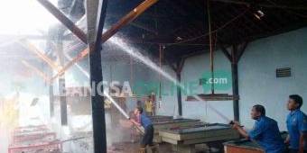 Rumah Karaoke di Desa Boro Tulungagung Terbakar