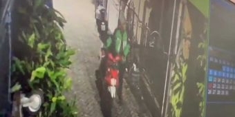 Curanmor di Sawahan Surabaya Terekam CCTV