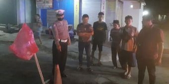 Jalan Berlubang di Depan Pasar Nglegok Blitar Makan Korban, Pengendara Motor Tewas