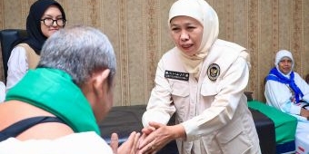 Lepas Kloter Terakhir Jamaah Haji Embarkasi Surabaya, Gubernur Khofifah: Jaga Kesehatan dan Ibadah