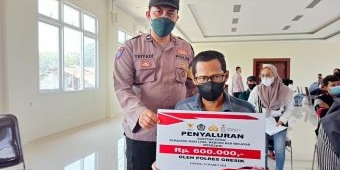   Ribuan Warga Gresik Terima Bantuan BTPKLWN Rp 600 Ribu 