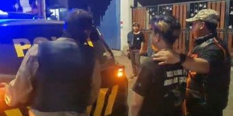Tak Terima Dilerai, Pedagang Seblak Pukul Pengemudi Ojol di Surabaya